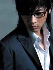 张佑赫的个人资料,才华横溢的歌手与演员，多面发展的全能艺人